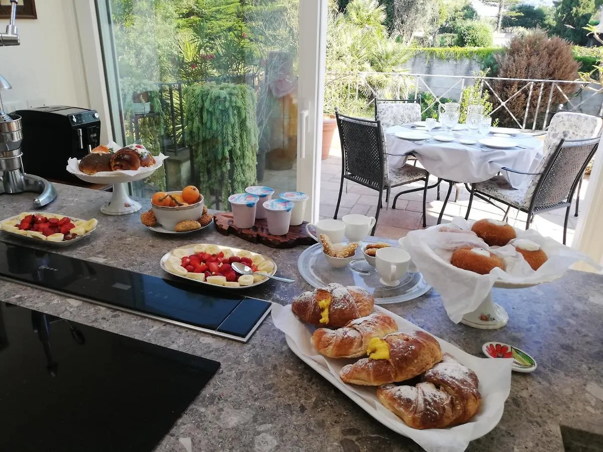 B & B Villa Flora Mondello Italia