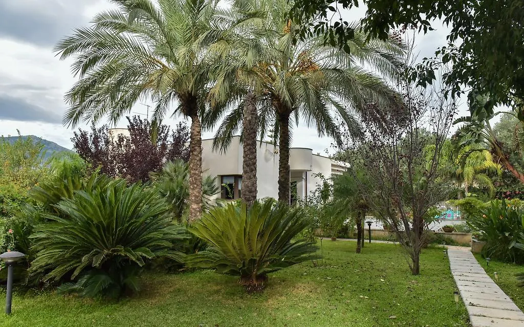 B & B Villa Flora Монделло